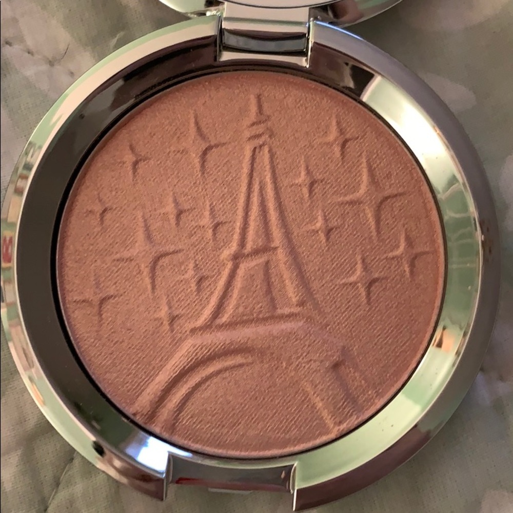 Becca Parisian lights shimmering skin perfector LE